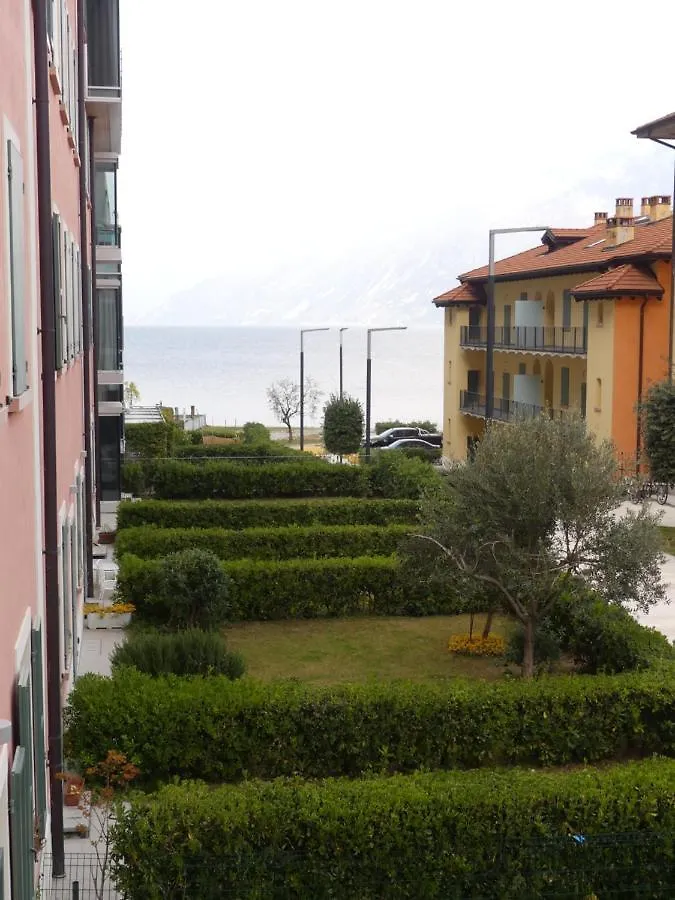 Dv Garda Suite Campione del Garda 0*,