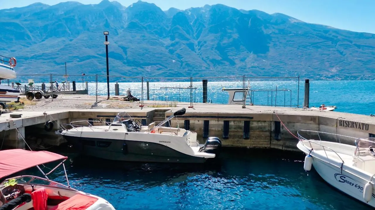 Dv Garda Suite Campione del Garda Ιταλία