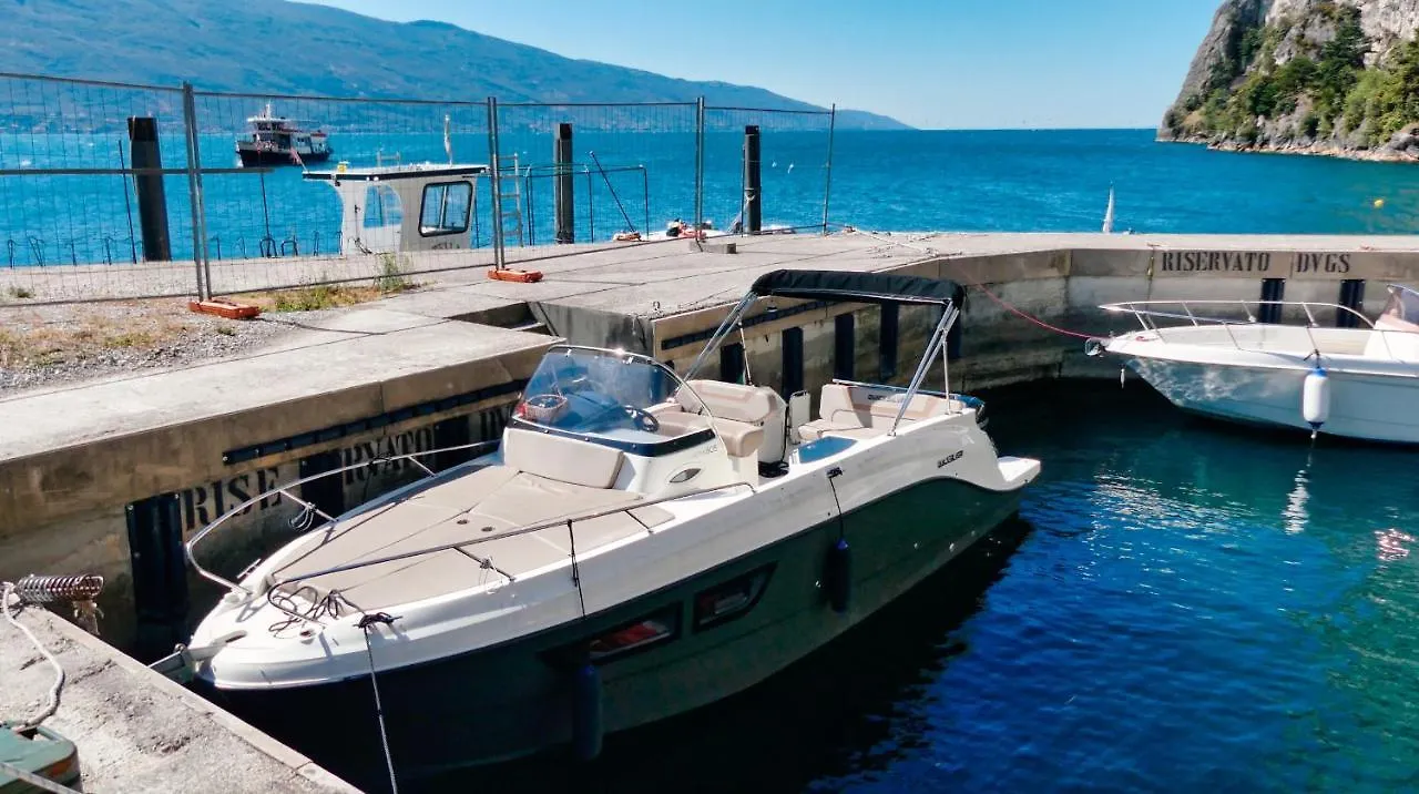 Dv Garda Suite Campione del Garda 0*,  Ιταλία